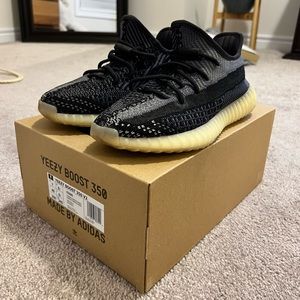 Adidas Yeezy boost 350 V2 in Carbon